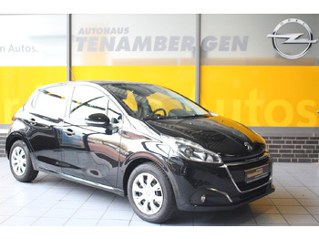 Mobil sedan PEUGEOT