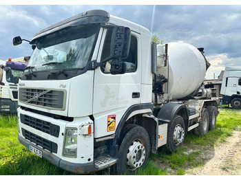 Truk pengaduk beton VOLVO FM