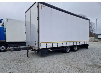 Trailer dengan terpal samping