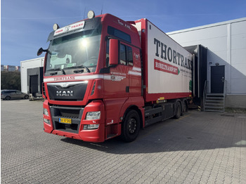 Truk box MAN