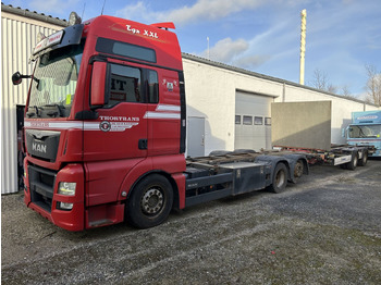 Pengangkut kontainer/ Container truck MAN