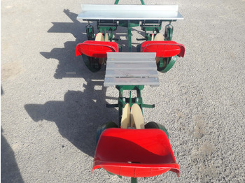 Mesin penanam kentang baru GARMACH Transplanteur à Mini-Mottes 3 rangs: gambar 4