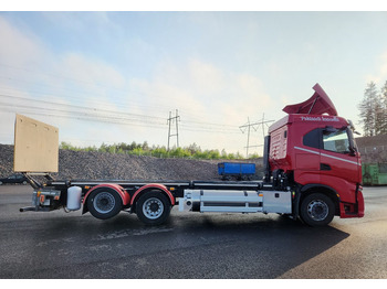 Truk sasis Iveco S-Way 6x2 LNG: gambar 5