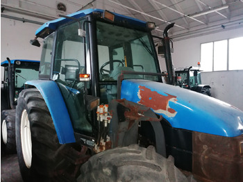 Traktor NEW HOLLAND TL90