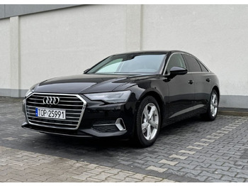 Mobil sedan AUDI