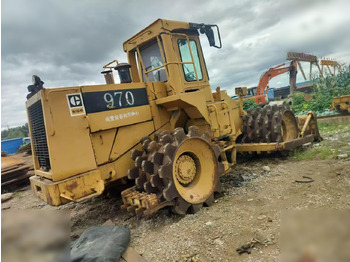 Pemadat CATERPILLAR 815B: gambar 2
