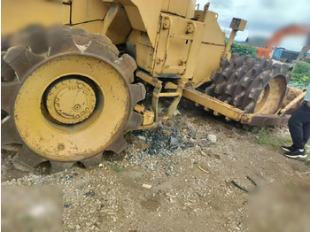 Pemadat CATERPILLAR 815B: gambar 4