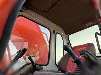 Ekskavator perayap DOOSAN DH300 LC-7: gambar 4
