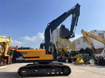 Ekskavator perayap HYUNDAI