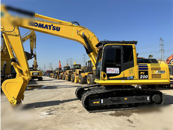 Ekskavator perayap KOMATSU PC200-8