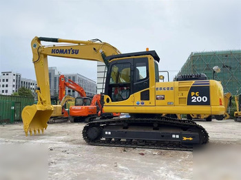 Ekskavator perayap KOMATSU PC200-8
