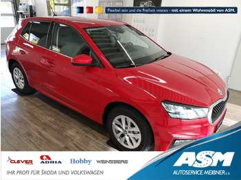 Mobil sedan ŠKODA