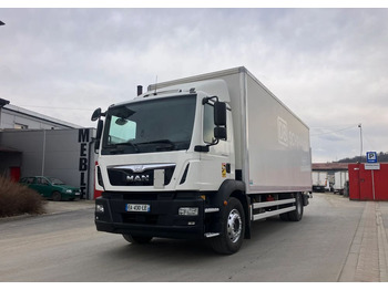 Truk box MAN