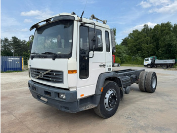 Truk sasis VOLVO FL6 220