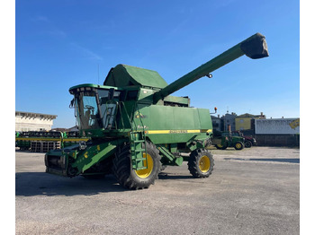 Pemanen gabungan JOHN DEERE