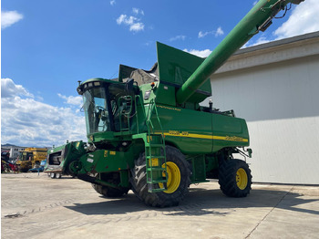 Pemanen gabungan JOHN DEERE