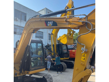 Ekskavator CATERPILLAR