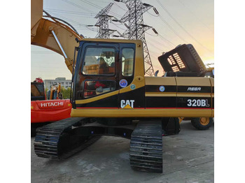Ekskavator CATERPILLAR 320CL