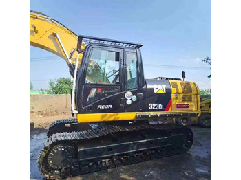 Ekskavator perayap CATERPILLAR 323DL