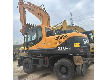 Ekskavator HYUNDAI
