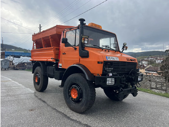 Truk bajak salju UNIMOG U1500