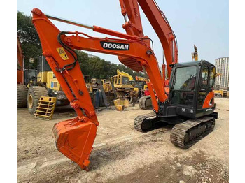 Ekskavator perayap DOOSAN DX60