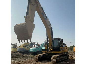 Ekskavator perayap CATERPILLAR