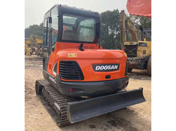 Ekskavator perayap DOOSAN DX60