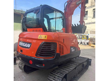 Ekskavator perayap DOOSAN DX60