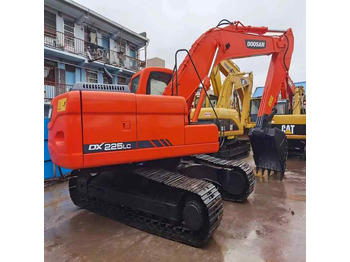 Ekskavator perayap DOOSAN DX225LC