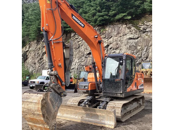 Ekskavator perayap DOOSAN DX140