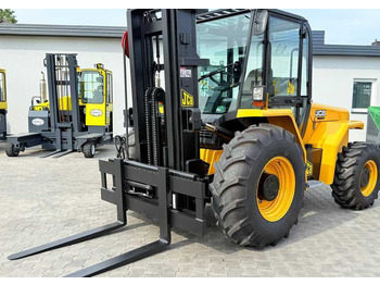 Forklift medan kasar JCB
