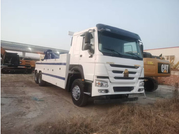 Truk derek SINOTRUK HOWO