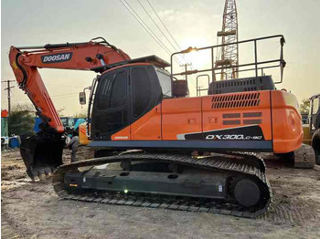 Ekskavator perayap DOOSAN DX300