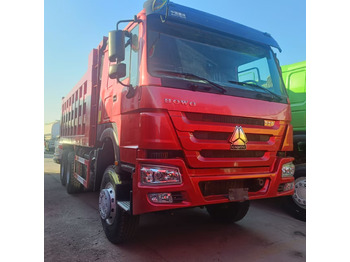 Truk jungkit SINOTRUK HOWO