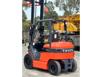 Forklift listrik TOYOTA