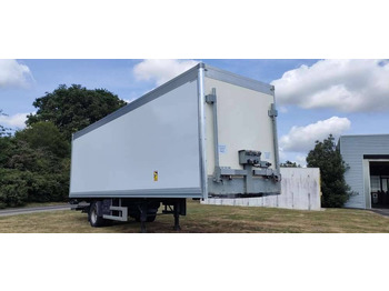 Semi-trailer kotak tertutup