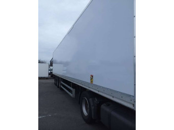 Semi-trailer kotak tertutup