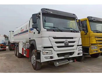 Truk tangki SINOTRUK HOWO