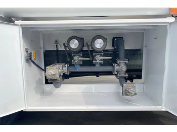 Truk tangki untuk pengangkutan bahan bakar baru SINOTRUK Howo Stainless Steel Fuel Tanks for Trucks for Sale in Paraguay: gambar 4