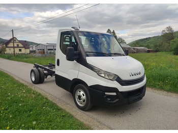 Truk sasis IVECO Daily 35c14