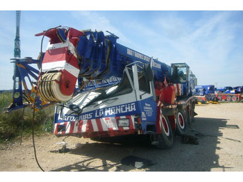 Derek bergerak LIEBHERR LTM 1090