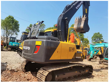 Ekskavator perayap VOLVO EC140