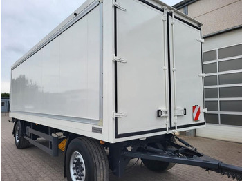 Trailer kotak tertutup