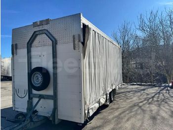 Trailer dengan terpal samping