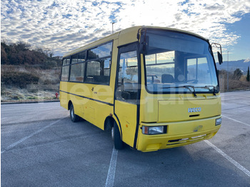 Bus sekolah IVECO