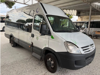 Bus pariwisata IVECO Daily