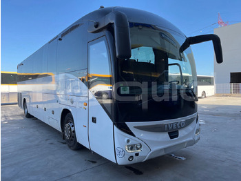 Bus pariwisata IVECO Magelys