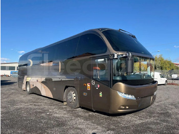 Bus pariwisata NEOPLAN