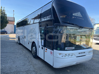 Bus pariwisata NEOPLAN